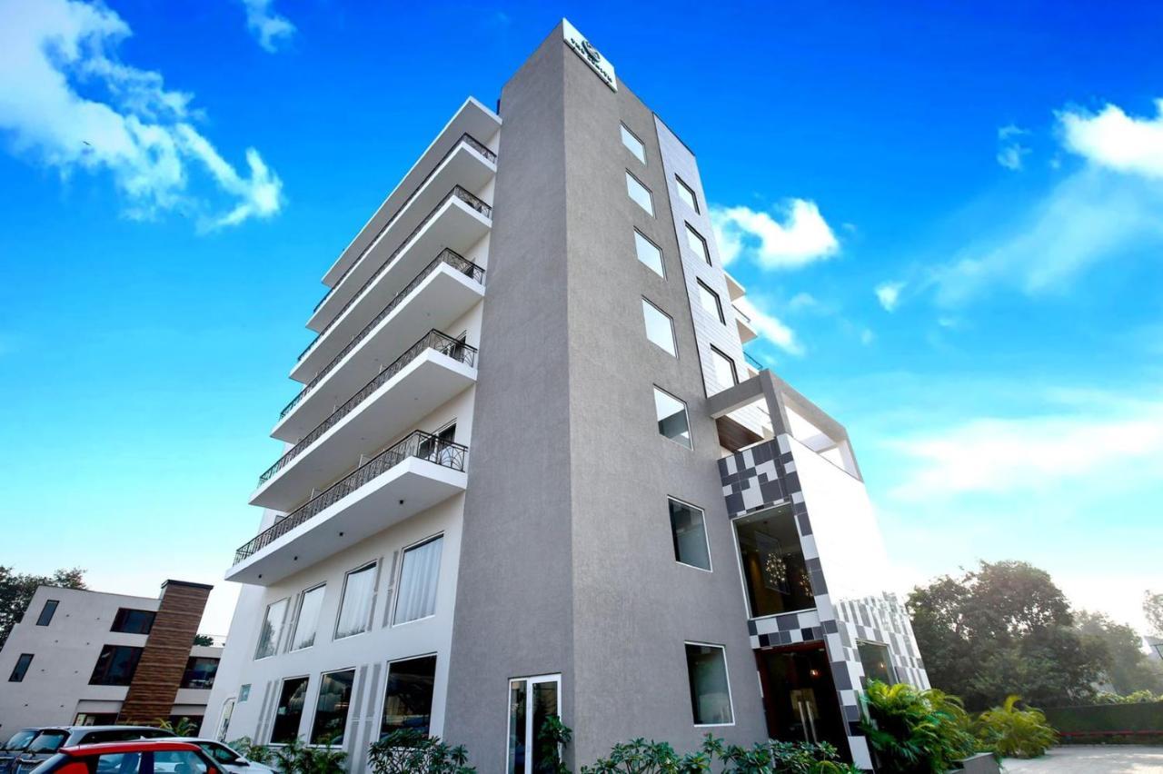The Zenith - A Boutique Hotel By Hot Millions Mohali Екстер'єр фото